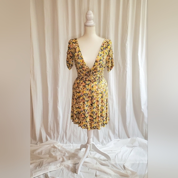 Free People Womans Size 0 Fit & Flare Short Floral Dress Yellow w/Rutched Sleeve - Picture 1 of 13